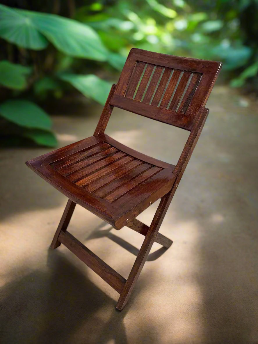 The Basic Fold Chair